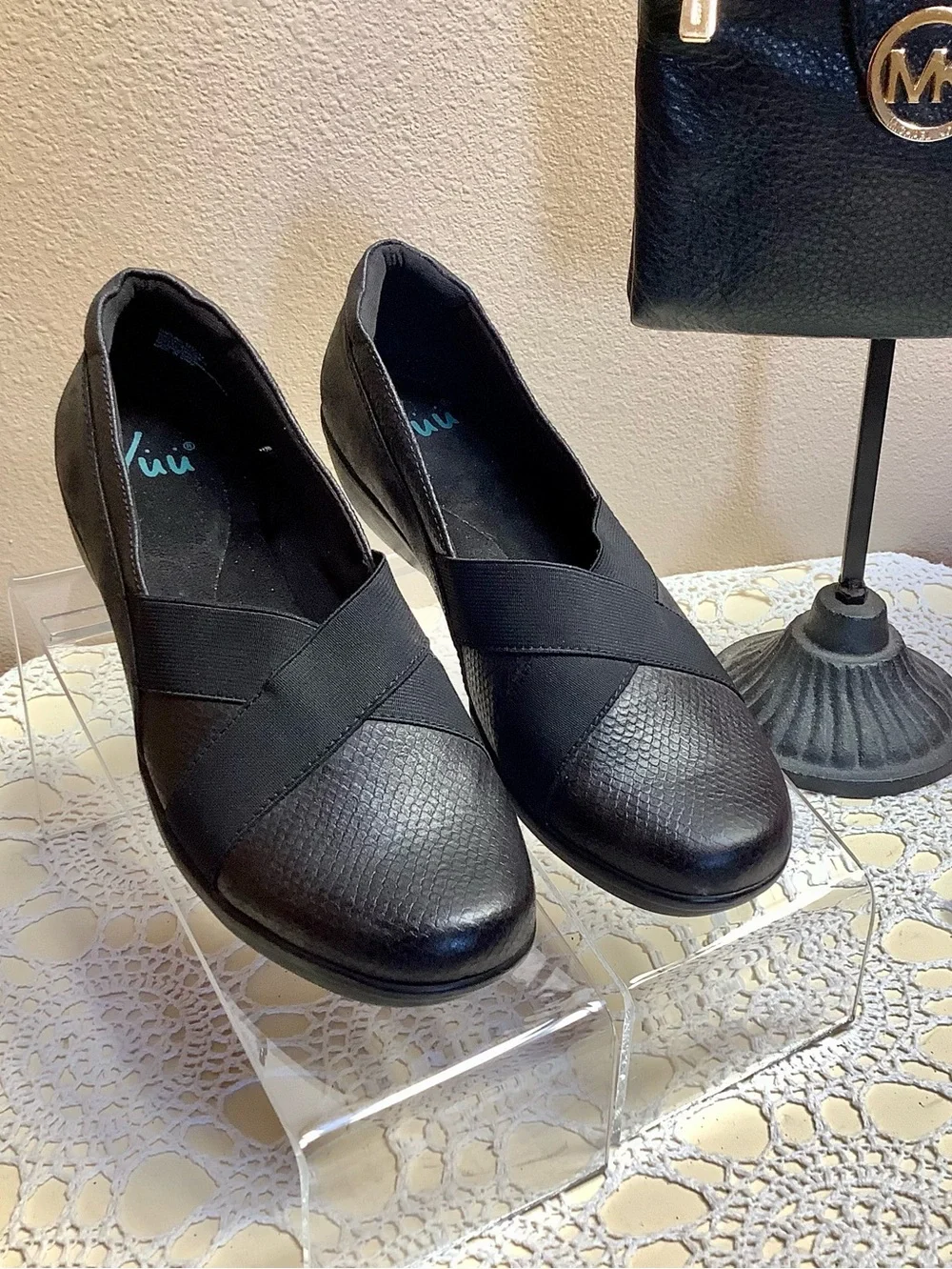 YUU BLACK SLIP ON COMFORT SHOES SIZE 9.5 M